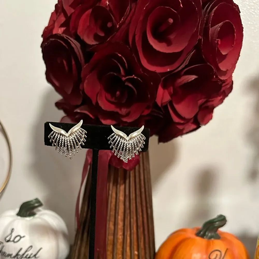 VINTAGE CORO SILVERTONE CLIP EARRINGS